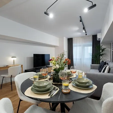 Apartment Superb Large 1br Flat - Unirii Square - 610b *