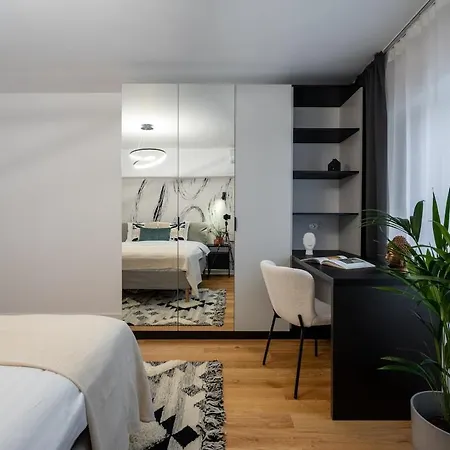 Daire Superb Large 1br Flat - Unirii Square - 610b *